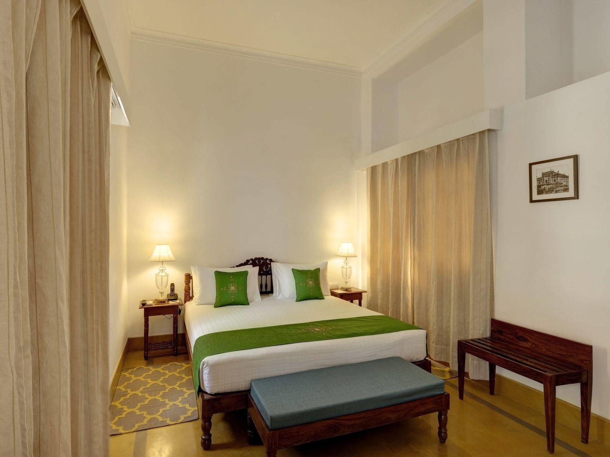 Saraca Hotel Lucknow Zewnętrze zdjęcie