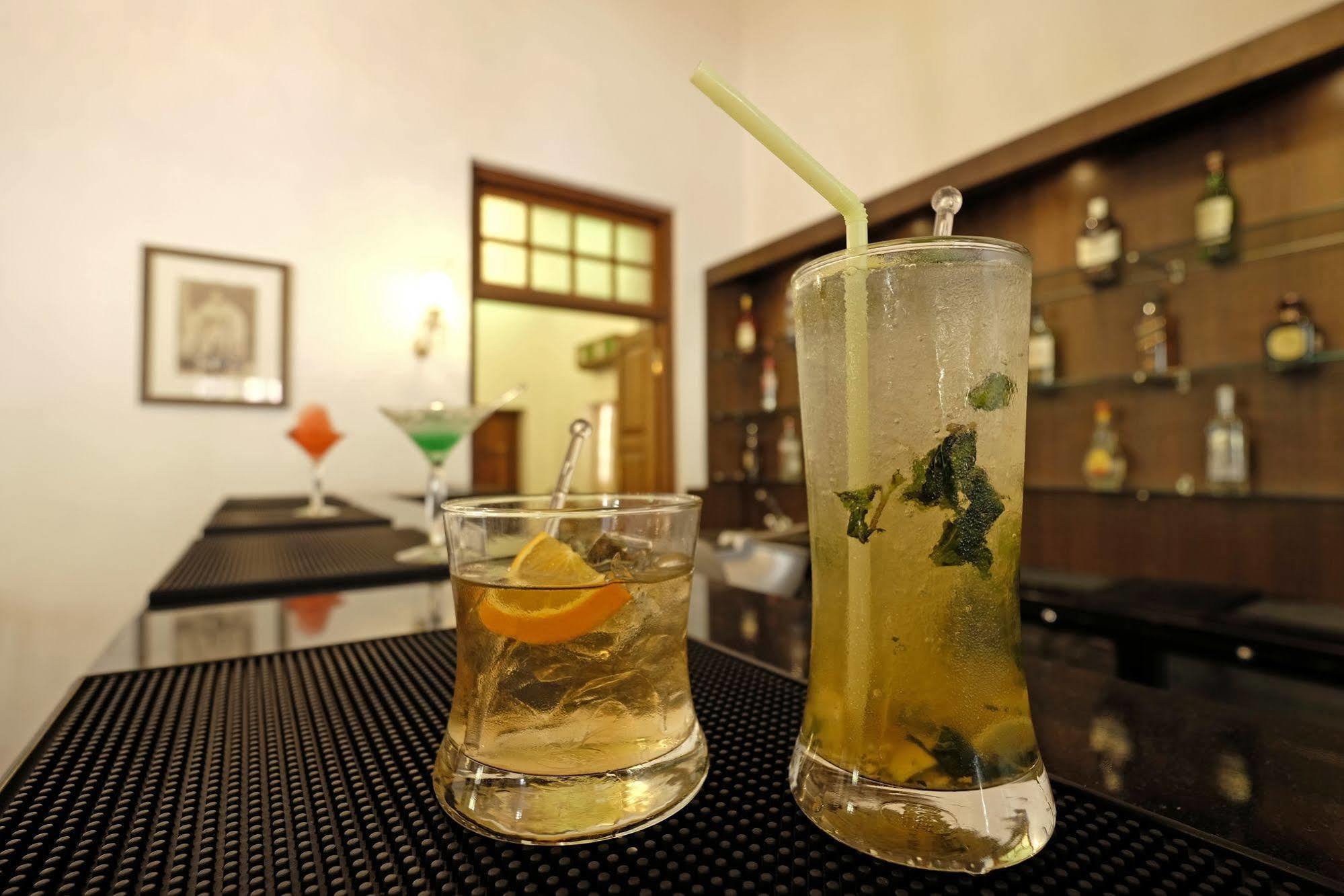 Saraca Hotel Lucknow Zewnętrze zdjęcie